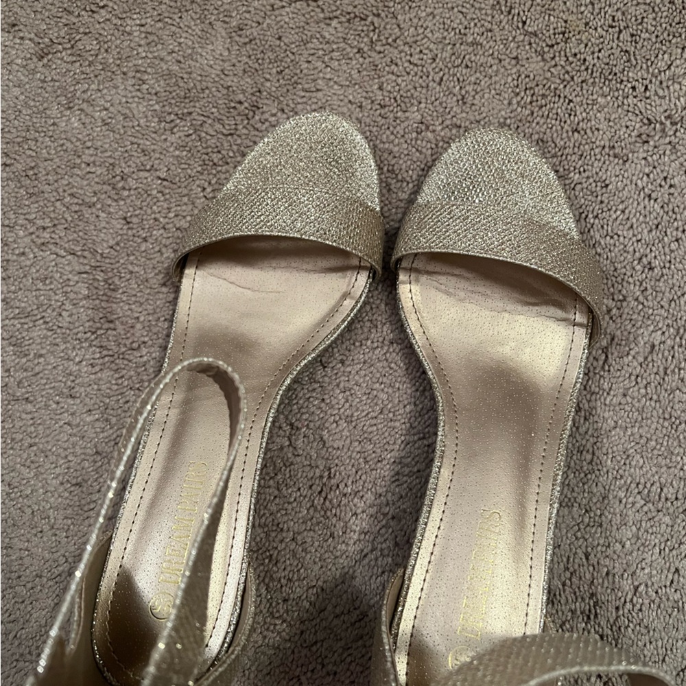 Gold sparkly high heals for women ✨